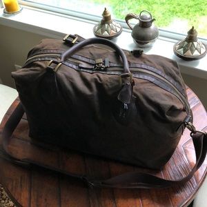 barbour wax cotton travel explorer holdall